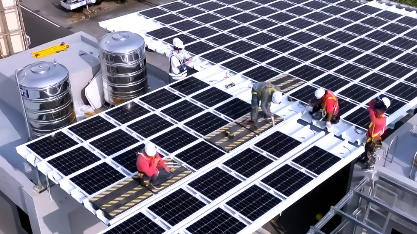 友達打造光電建築一體化整合建材，開發SunSteel光電整合型浪板，實現快速安裝、避免二次施工，讓屋頂光電躍升未來建物新標配。